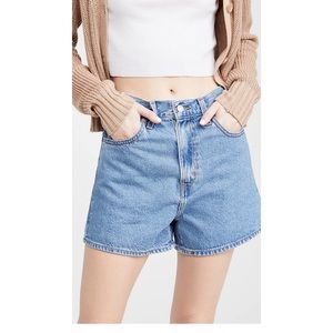 BRAND NEW Levi’s high loose shorts size 23
